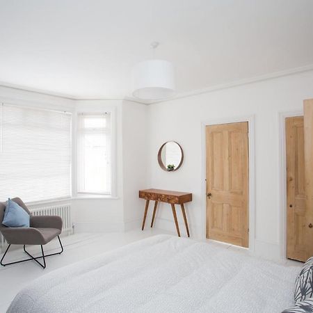 Elegant York House - On A Beach Road, Sleeps 12, With Sea Views Worthing Exterior photo