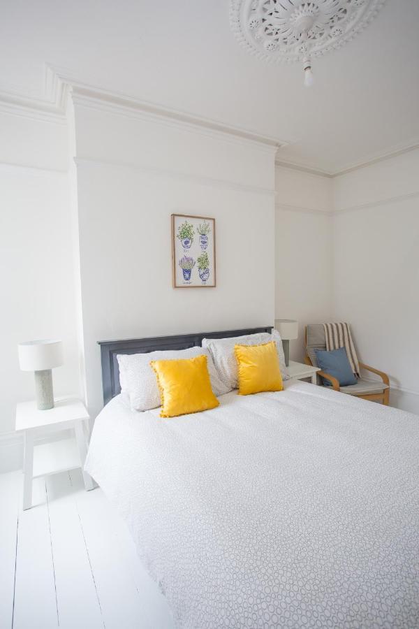 Elegant York House - On A Beach Road, Sleeps 12, With Sea Views Worthing Exterior photo