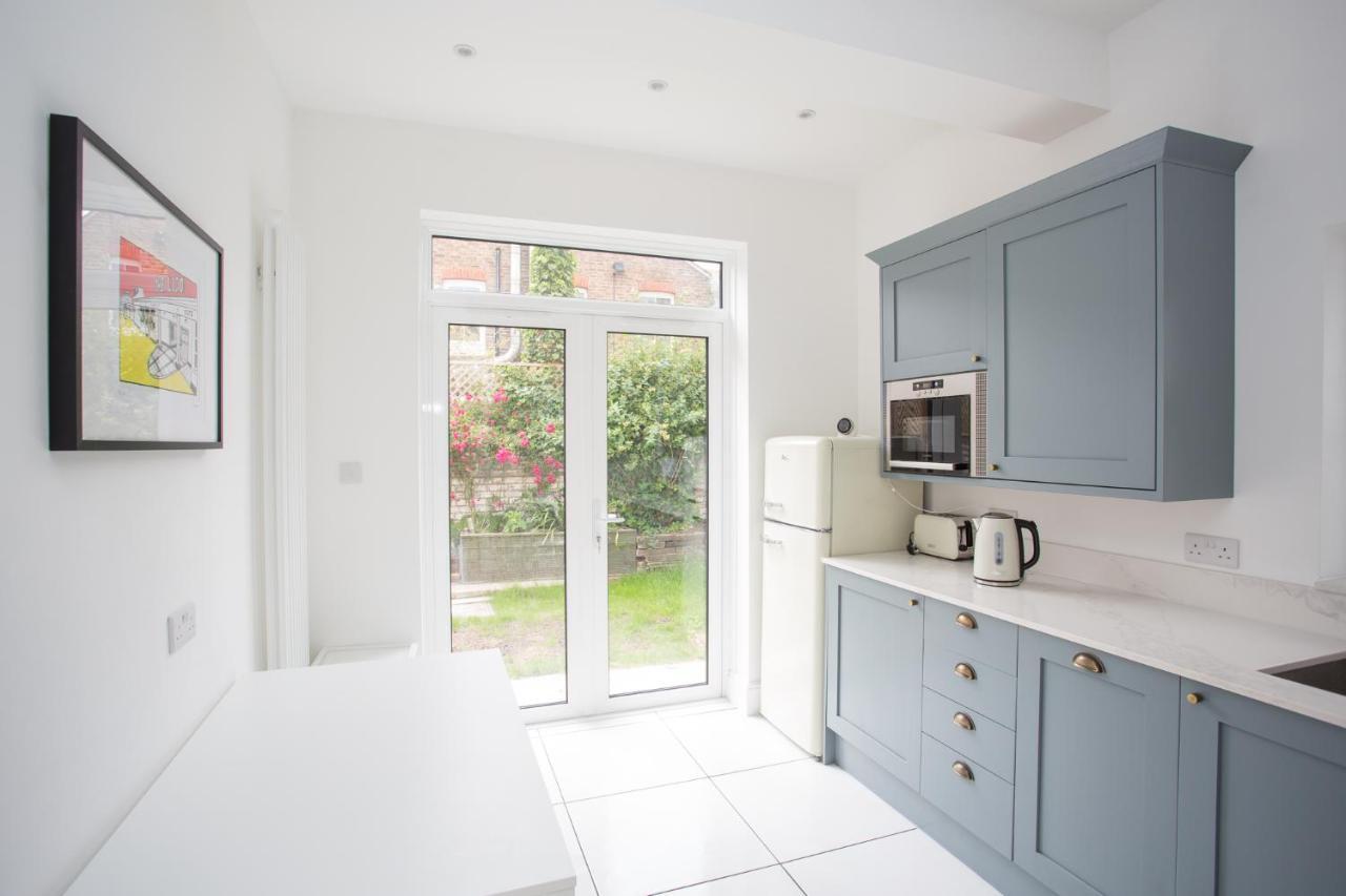Elegant York House - On A Beach Road, Sleeps 12, With Sea Views Worthing Exterior photo