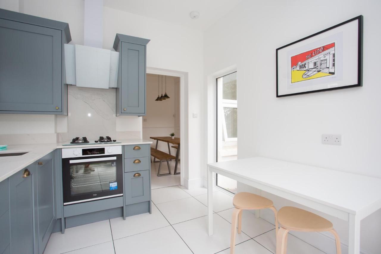 Elegant York House - On A Beach Road, Sleeps 12, With Sea Views Worthing Exterior photo