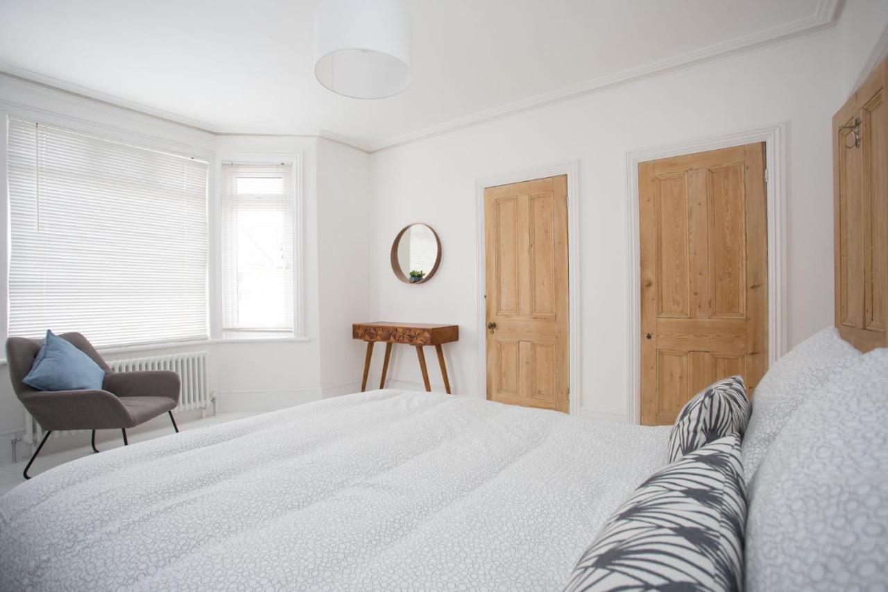 Elegant York House - On A Beach Road, Sleeps 12, With Sea Views Worthing Exterior photo