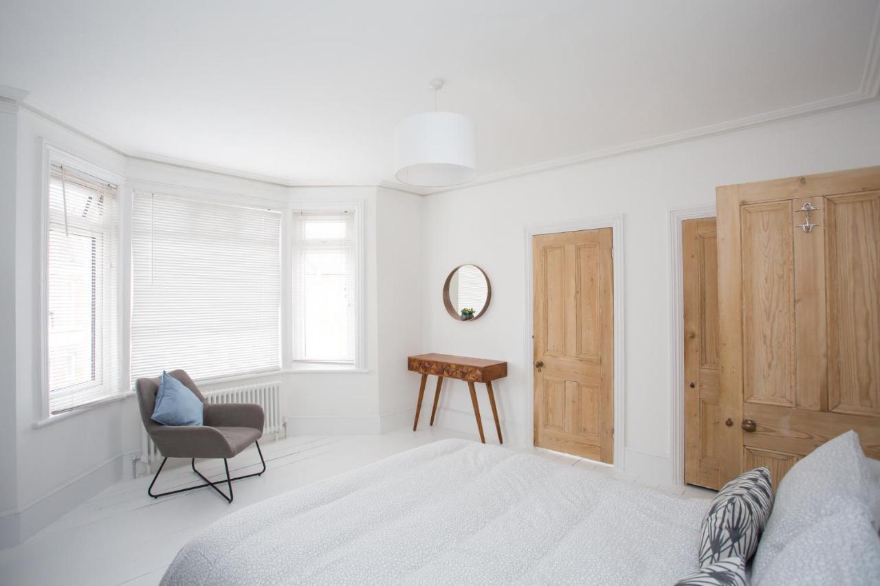 Elegant York House - On A Beach Road, Sleeps 12, With Sea Views Worthing Exterior photo