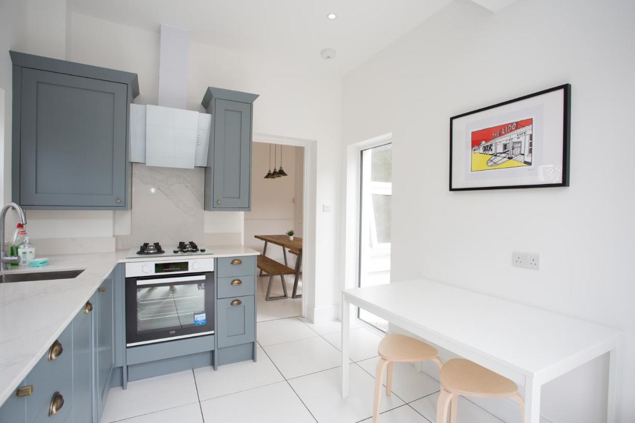 Elegant York House - On A Beach Road, Sleeps 12, With Sea Views Worthing Exterior photo