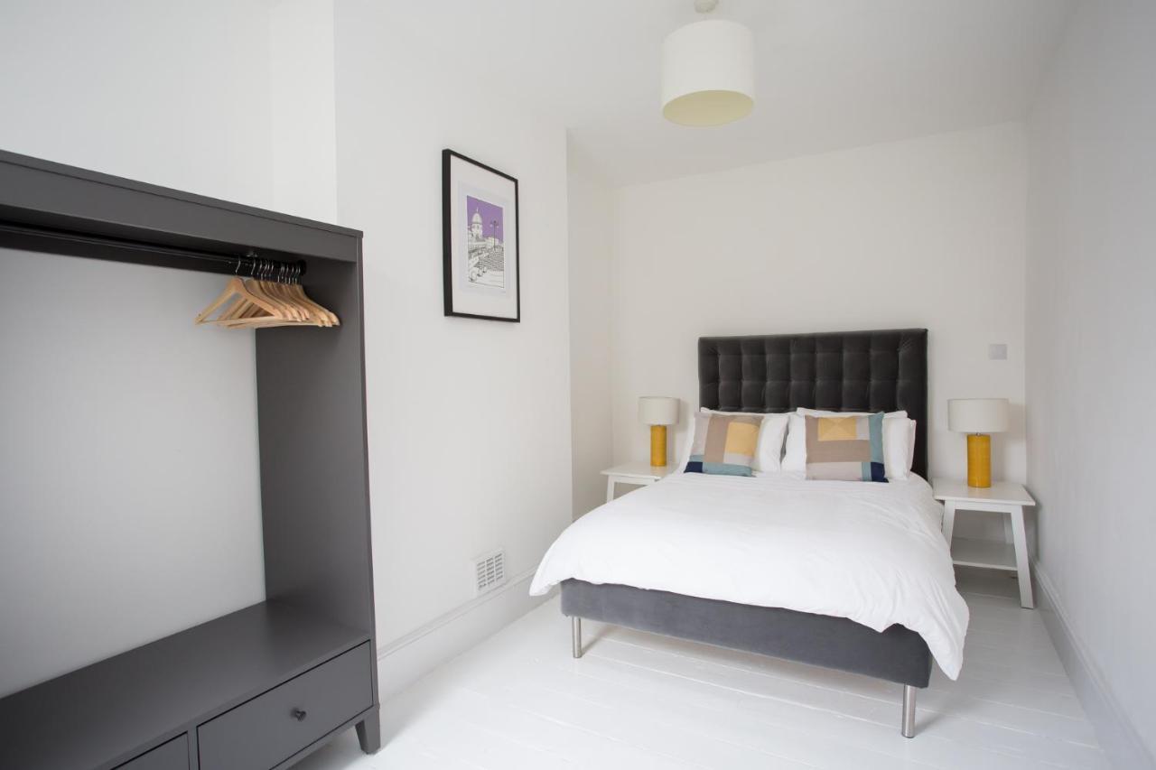 Elegant York House - On A Beach Road, Sleeps 12, With Sea Views Worthing Exterior photo
