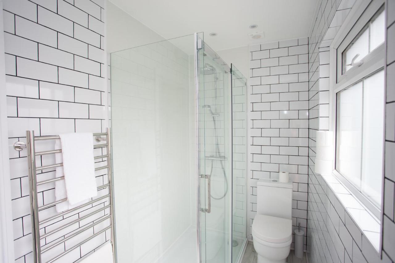 Elegant York House - On A Beach Road, Sleeps 12, With Sea Views Worthing Exterior photo